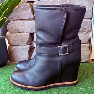 UGG Ellecia Black Leather Wedge Women’s Boots